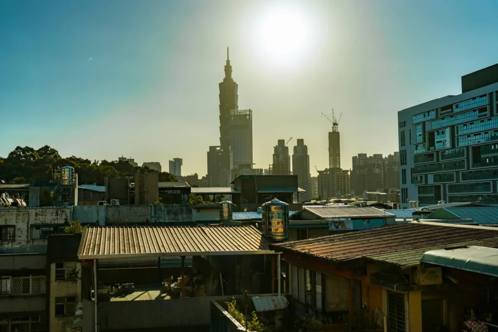 辛樂克颱風最快今晚生成 明日全台熱如夏日須留意日夜溫差