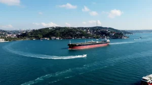日籍油輪罕見成功穿越荷莫茲海峽 與伊朗協調後成行
