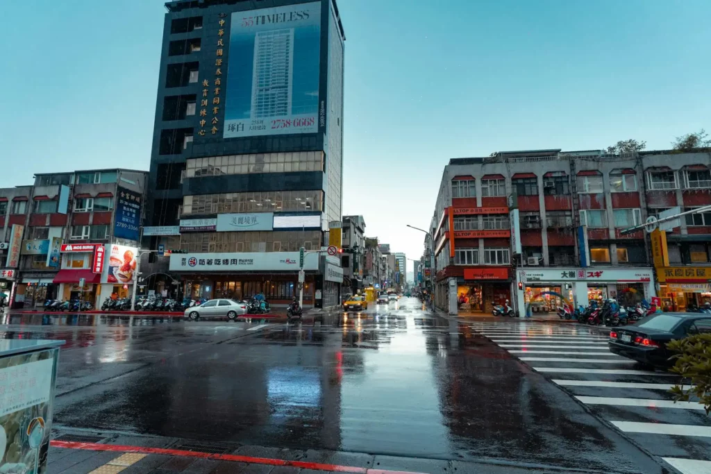 鋒面白天通過台灣 中北部東北部防短時大雨