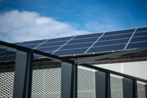 屋頂光電新制8月上路　逾300坪新建物須設太陽能板，颱風、消防與房價5大QA一次看