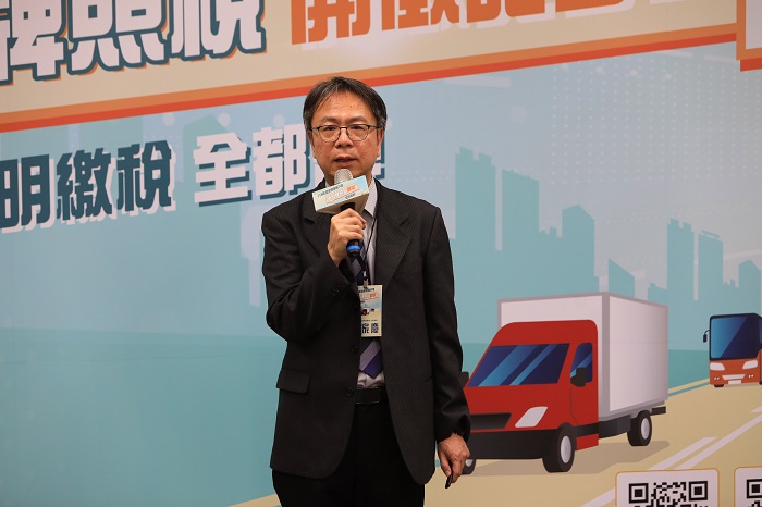 115年使用牌照稅(下期)開徵記者會由臺南市政府財政稅務局-陳家慶代理局長向民眾說明繳納方式。（圖/財政部提供）