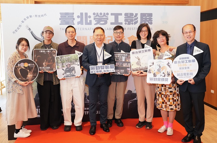 左起《追風者》製片陳甄容、《最後一單》導演林川源、《追風者》導演周禹丞 、台北市政府勞動局王秋冬局長、 臺北勞工影展代言人侯季然、勞動影像嘉年華評審鄭怡雯副教授、 鄭雅慧理事長、 臺北市政府勞動局江明志副局長（電影戲劇業職業工會 提供）