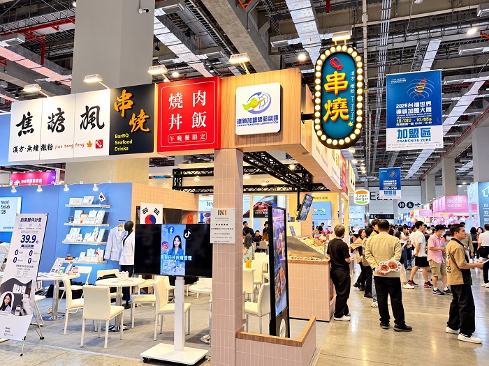 面對餐飲業普遍的缺工困境,焦糖楓選擇把最耗時、最辛苦的工序集中在總部。(圖:焦糖楓)